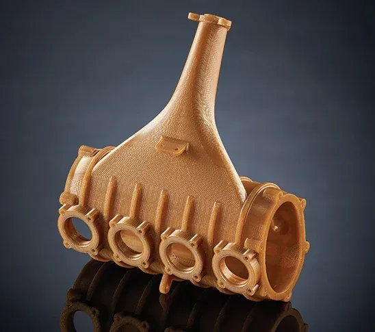 Fabricación aditiva con Ultem 1010: cuando la impresión 3D tiene que ir más allá del prototipo Colector o manifold industrial impreso en ULTEM 1010 con tecnología FDM, pieza de alta complejidad geométrica para aplicaciones de alta temperatura